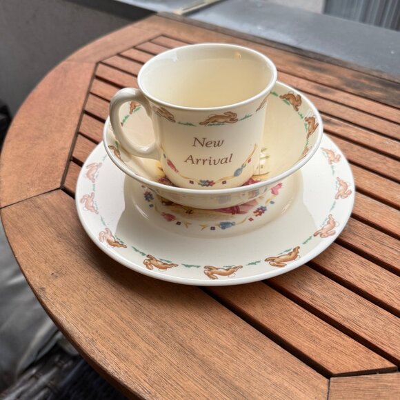 Royal Doulton Bunnykins Vintabe Baby Set - Plate Bowl & Mug - "New Arrival" Rabb - Picture 7 of 8